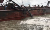  Tàu hút bùn, đổ thải tại khu vực biển giáp ranh hai tỉnh Nghệ An – Thanh Hóa trong những ngày gần đây. 