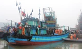 Tàu bị nạn được BĐBP lai dắt vào bờ an toàn.