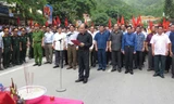 Ông Nguyễn Thanh Hoàng - Chủ tịch UBND huyện Kỳ Sơn (Nghệ An) đọc điếu văn tại lễ dâng hương tưởng niệm.