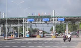 Đến chiều ngày 21.8 Trạm thu phí BOT Cai Lậy vẫn tiếp tục ngưng hoạt động. Ảnh Nhật Huy)