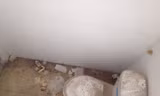 Nhà vệ sinh mà như bãi rác ở một trường học của Hà Nội
