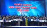 Trao Bằng khen Trung ương Hội LHTNVN cho các thủ lĩnh thanh niên tiêu biểu