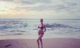 Anne Hathaway khoe ảnh bikini.