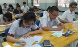 Thí sinh căng thẳng trước giờ thi môn Toán