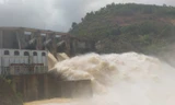 Hàng loạt thuỷ điện ở miền Trung xả lũ điều tiết 