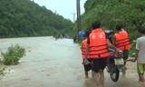 Một số tuyến đường liên xã ở địa bàn huyện Kỳ Sơn bị chia cắt vì mưa lũ.
