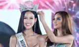 Phần "nuốt mic" giúp Bảo Ngọc đăng quang Miss Intercontinental 2022 giống Thùy Tiên ở một điểm