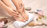 Chăm sóc da bàn chân và móng chân thường xuyên giúp xóa tan sự mệt mỏi