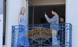 Khoe ảnh trên ban công ở Cannes, vẻ thanh nhã của "công chúa Aurora" đốn tim cõi mạng