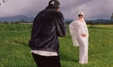 Hailey Bieber gây sốt với váy Saint Laurent mặc trong thông báo sắp đón con đầu lòng