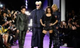 Tom Ford, Marc Jacobs, Donatella Versace đều từng bất ngờ xuất hiện trong phim