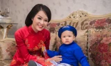 Á hậu Thụy Vân cùng con trai mặc áo dài rực rỡ đón Tết