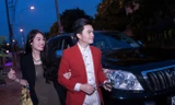 Nam Cường dùng xế hộp đắt tiền đưa đón Quế Vân đi dự tiệc.