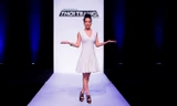 Trương Ngọc Ánh diện váy trắng thanh lịch, gợi cảm khi ngồi ghế nóng tập 5 chương trình Project Runway phát sóng tối 8/6.