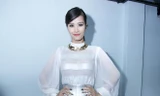 Đông Nhi mặc jumpsuit để lộ vòng eo không thon thả.