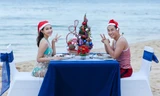 Nguyên Khang - Bích Khanh tình tứ đón Noel trên biển