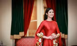 Hoa hậu Việt Nam 2010 đẹp nổi bật với áo dài hoa sen cách điệu.