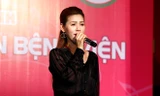 Maria Đinh Phương Ánh kín đáo khi hát ở bệnh viện