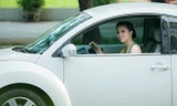 Quách An An nổi bật trên phố với 'con bọ' Volkswagen