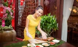 Hoa hậu phu nhân Thu Hoài tự tay làm bánh trung thu.