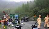 Lật xe chở gỗ, Quốc lộ 1A ùn tắc gần một ngày
