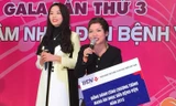 Hoa hậu Kỳ Duyên đồng hành cùng chương trình 'Mang âm nhạc đến bệnh viện' năm 2015.