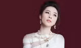 Thái Như Ngọc tái xuất xinh đẹp và gợi cảm.