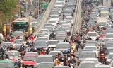 Đường phố Hà Nội bắt đầu ùn tắc kinh hoàng bất kể giờ giấc