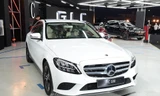 Mercedes-Benz C180 phả hơi nóng lên sedan phân khúc D