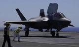 Anh thiếu phi công lái tiêm kích tàng hình F-35