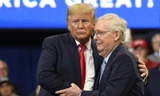 Ông Donald Trump và ông Mitch McConnell từng có mối quan hệ thân thiết. Ảnh: AP