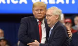 Ông Donald Trump và ông Mitch McConnell từng có mối quan hệ thân thiết. Ảnh: AP