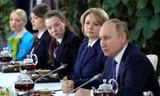 Ông Putin trấn an mẹ, vợ, bạn gái của quân nhân Nga tham gia chiến dịch ở Ukraine