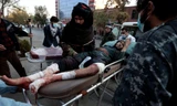 Một chiến binh Taliban bị thương trong vụ tấn công. Ảnh: Reuters