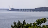 Crimea: Giao thông trên cầu Kerch tạm dừng không rõ lý do