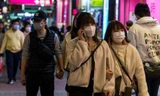 Số ca COVID-19 lập kỷ lục, Hồng Kông cấm tụ tập trên 2 người