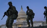 Binh sĩ Vệ binh Quốc gia trên Điện Capitol. Ảnh: AP
