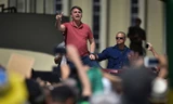 Tổng thống Brazil Bolsonaro tham gia biểu tình hôm 19/4. Ảnh: AP