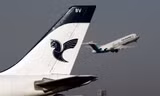 Một chiếc máy bay loại Fokker 100 cất cánh từ sân bay Tehran. Ảnh: Reuters