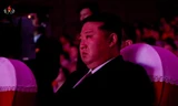 Chủ tịch Triều Tiên Kim Jong Un rưng rưng nước mắt tại chương trình nghệ thuật