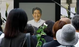 Người dân Nhật Bản xếp hàng vào đền Zojoji viếng cố Thủ tướng Abe Shinzo