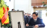 Thủ tướng Phạm Minh Chính ghi sổ tang tưởng niệm cựu Thủ tướng Nhật Bản Abe Shinzo