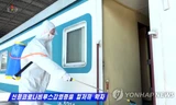 Công nhân Triều Tiên khử trùng xe lửa. Ảnh: Yonhap