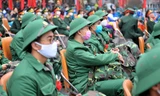 Phòng dịch bệnh, tân binh đeo khẩu trang lên đường nhập ngũ