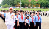 Đoàn đại biểu Phiên họp giả định 'Quốc hội trẻ em' viếng Lăng Chủ tịch Hồ Chí Minh