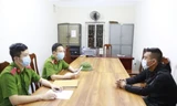 Nhắc nhở 2 thanh niên không đeo khẩu trang, 2 cán bộ bị đánh bầm dập