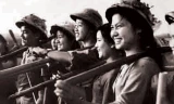 Những cô gái thanh niên xung phong. Ảnh: Mai Nam.