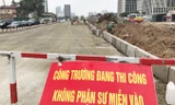 Dự án đường Mai Dịch - cầu Thăng Long ngổn ngang công trường, thường xuyên gây ùn tắc giao thông. Ảnh: Anh Trọng.