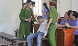 Bị cáo ngất xỉu tại tòa