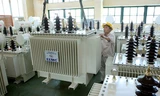 Các máy biến áp phân phối 35kV do Tổng công ty Thiết bị Điện Đông Anh chế tạo sản xuất với tỷ lệ nội địa hóa tới 90%. Ảnh: Như Ý.